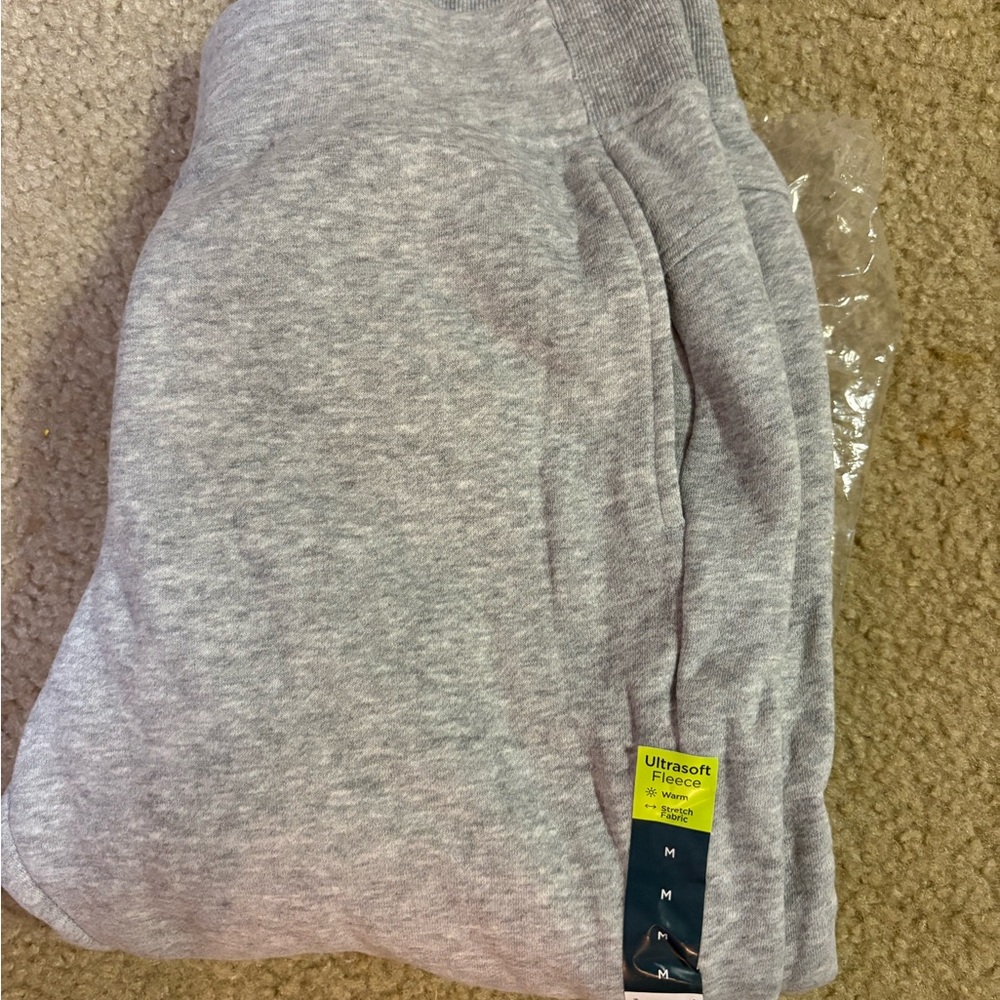 Tek Gear Woman’s NWT UltraSoft fleece pants Size medium Gray